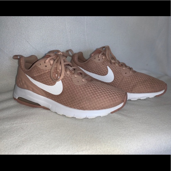 NIKE Women’s Air Max Motion LW - Picture 3 of 5